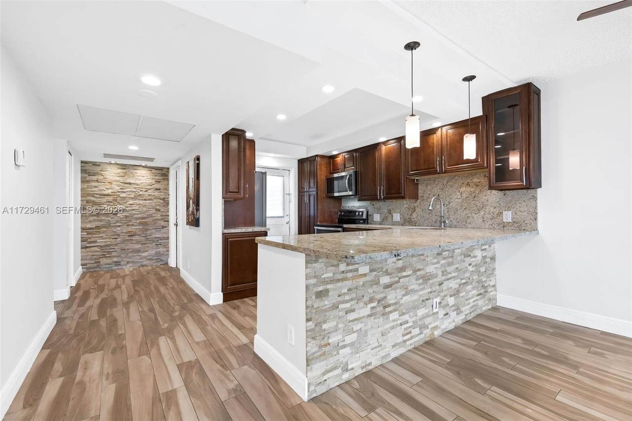 3050 Palm Aire Dr - Photo 1