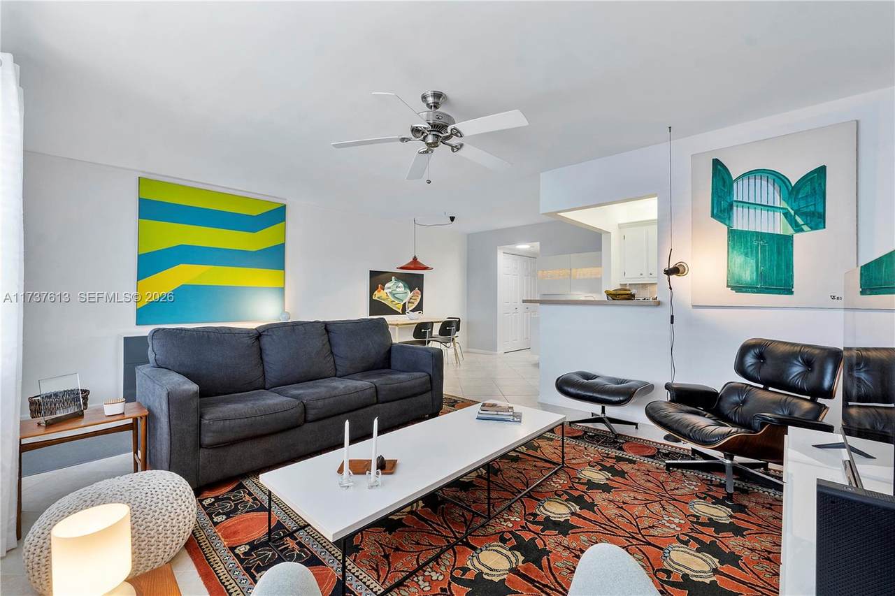 143 Oakridge J - Photo 1
