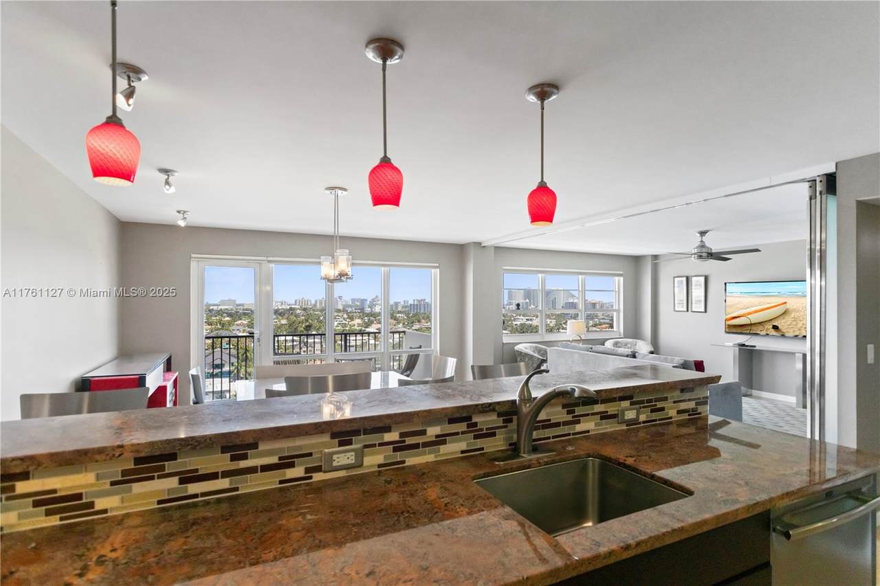 340 Sunset Dr - Photo 1