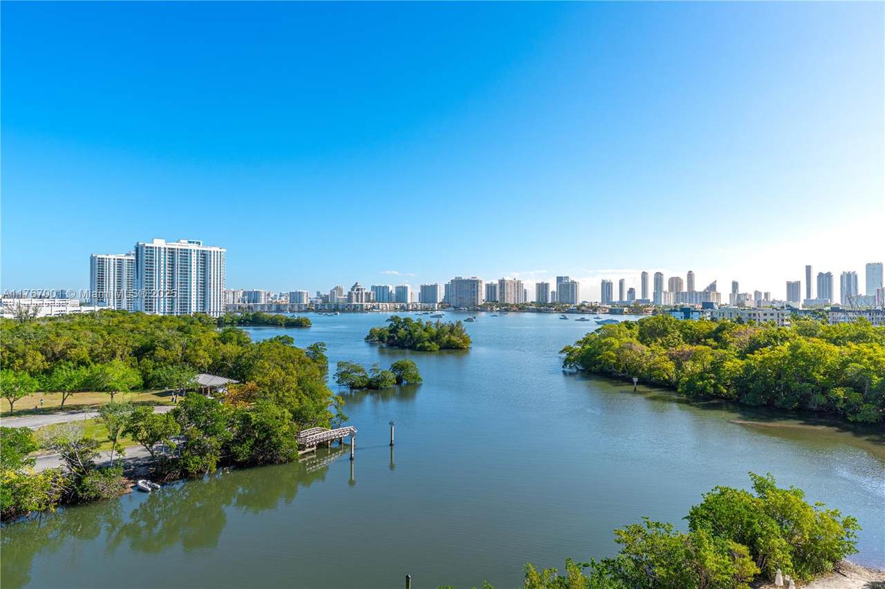 16385 Biscayne Blvd - Photo 1