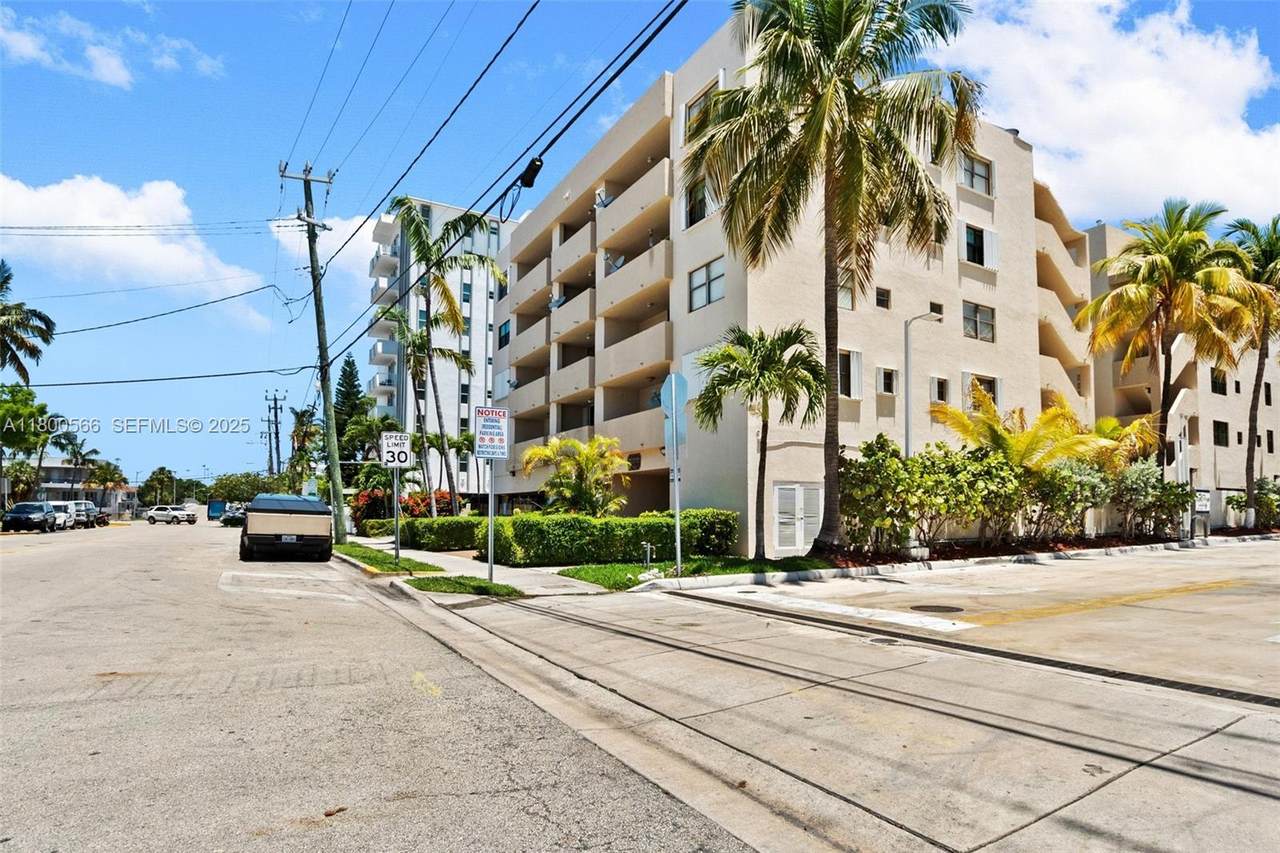 7125 Bay Dr - Photo 1