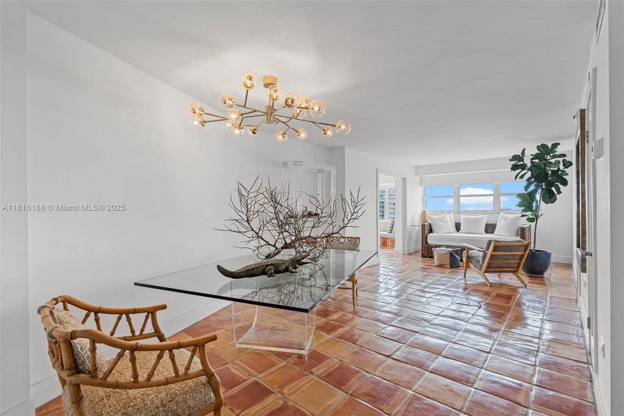 1881 Washington Ave - Photo 1