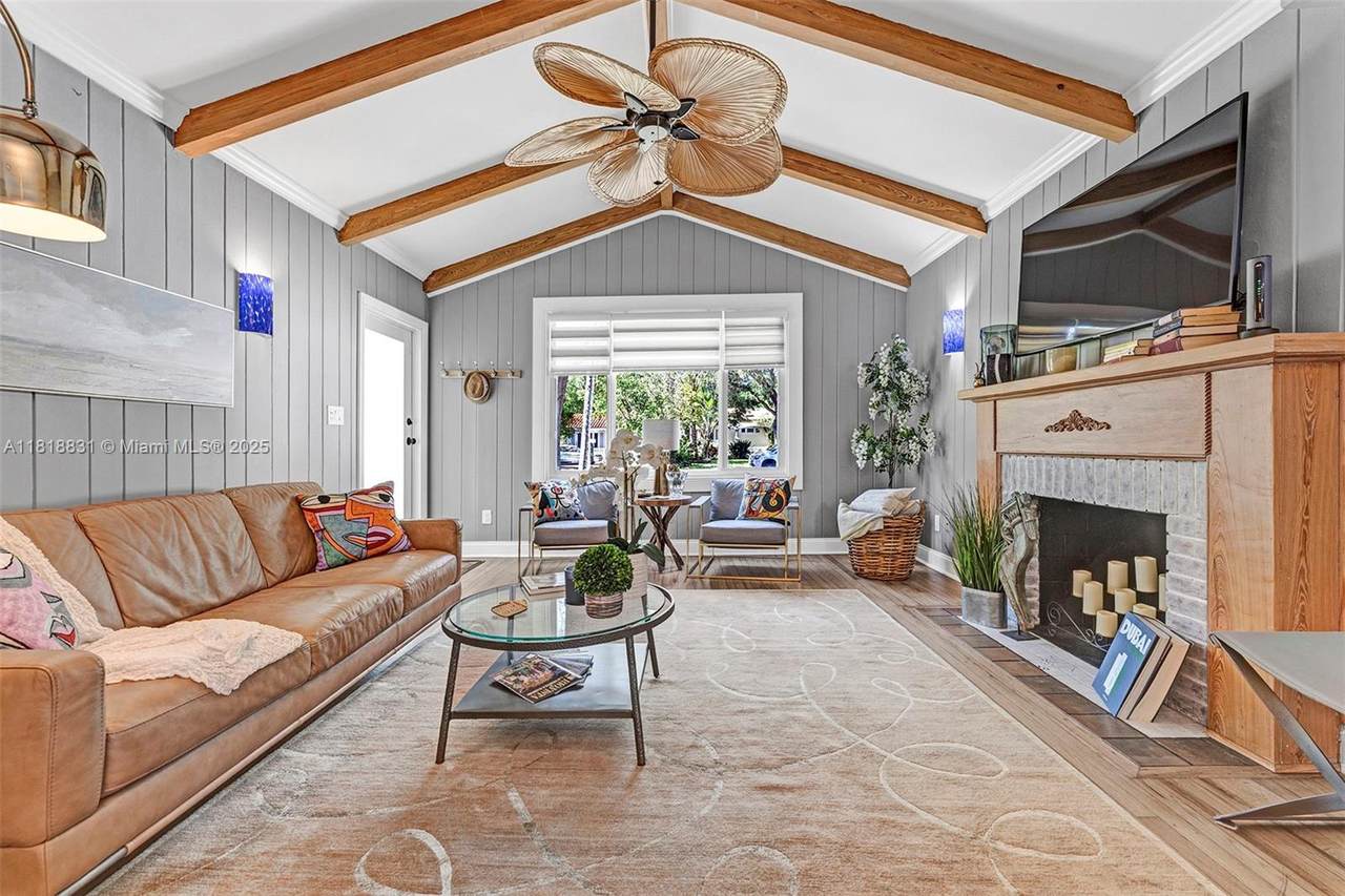 801 7th St - Photo 1