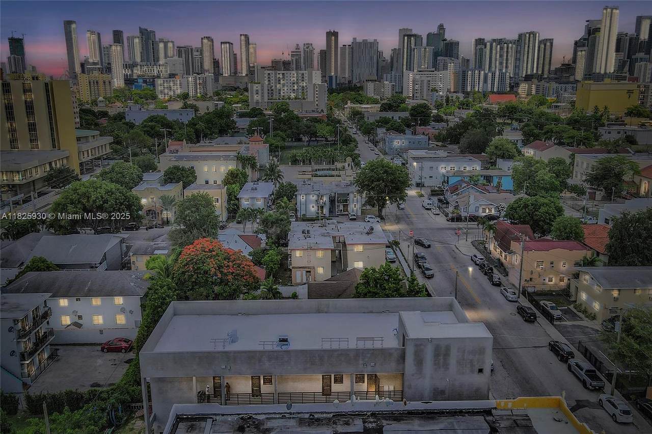 1037 2nd St - Photo 1