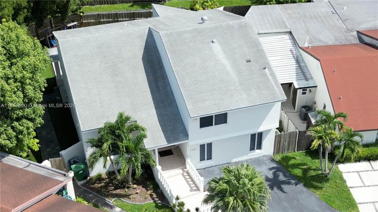 11441 33rd Ln - Photo 1