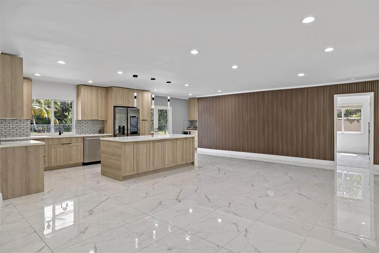 11811 5th Ct - Photo 1