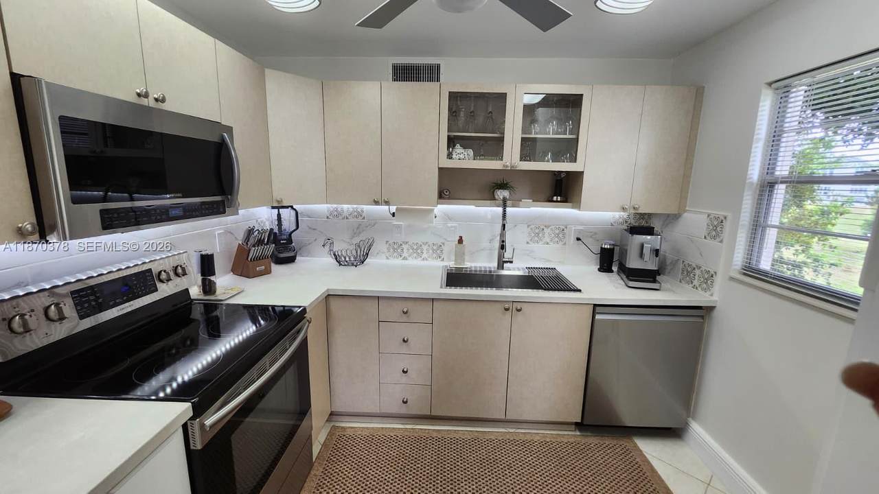 https://bt-photos.global.ssl.fastly.net/miami/1280_boomver_4_A11870378-2.jpg