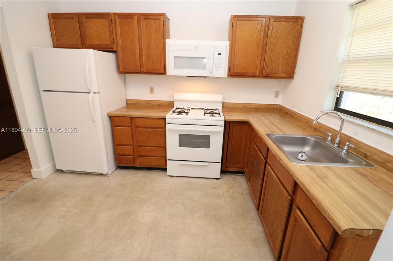 1206 22nd Ave - Photo 1