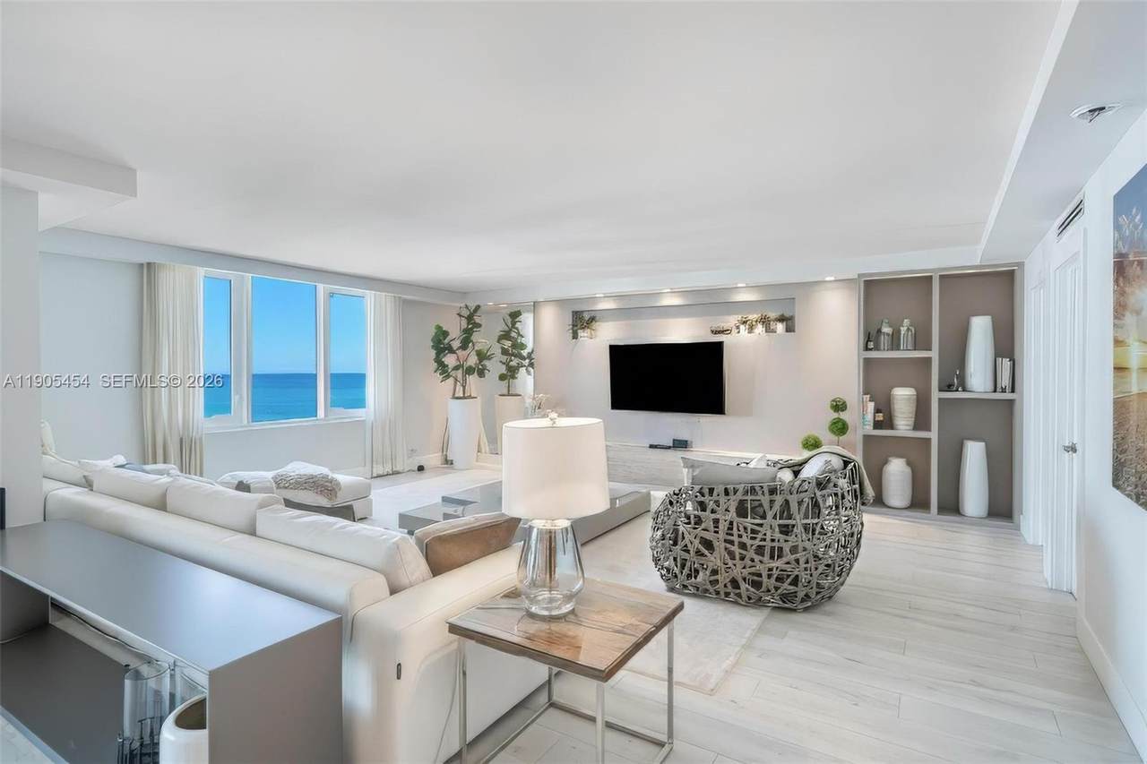 2301 Collins Ave - Photo 1