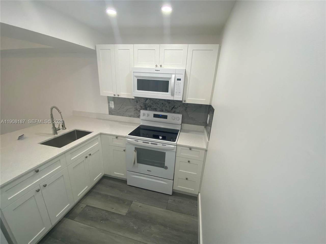 11800 18th St - Photo 1