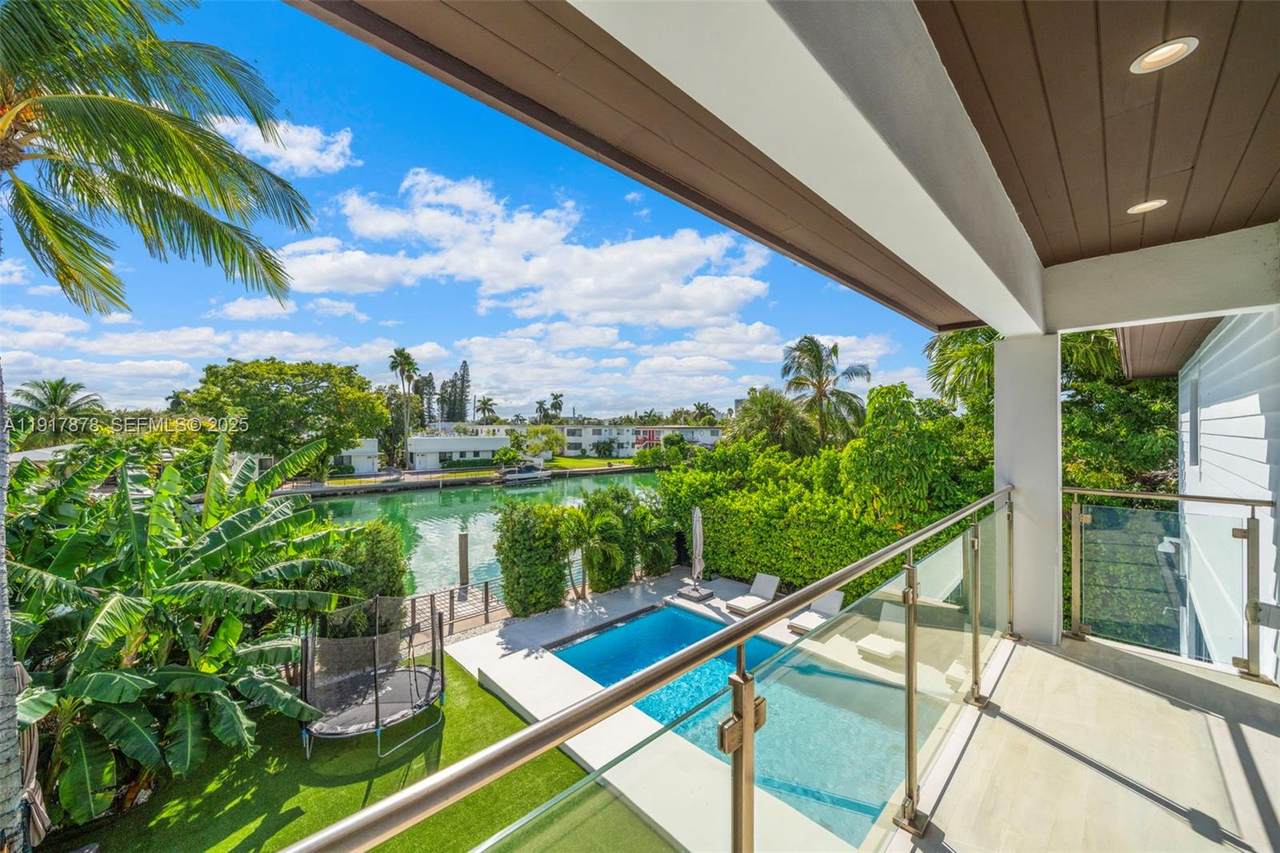 710 + 700 Shore Dr - Photo 1