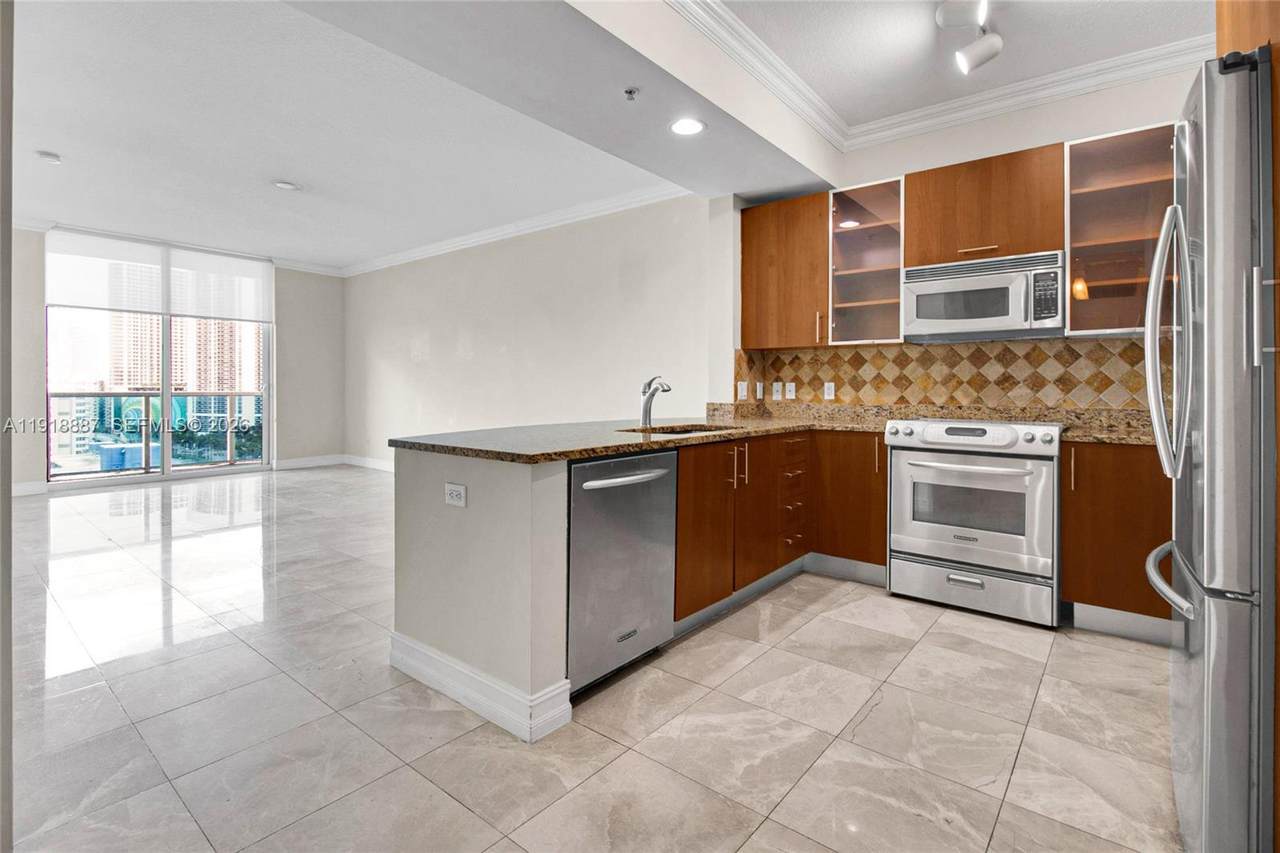1945 Ocean Dr - Photo 1