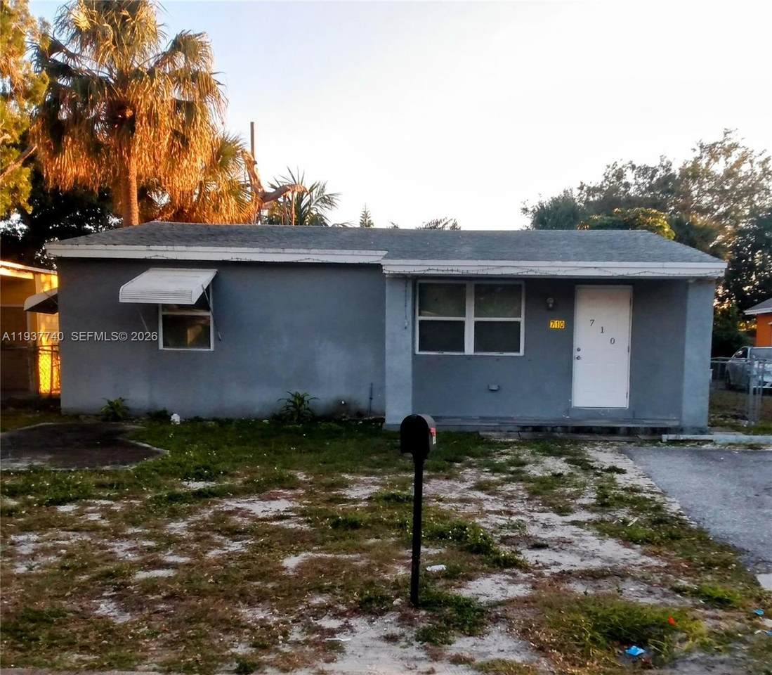 710 52nd St - Photo 1