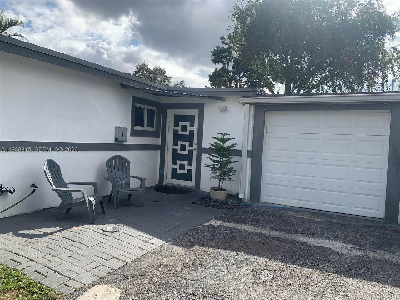 6620 Custer St - Photo 1