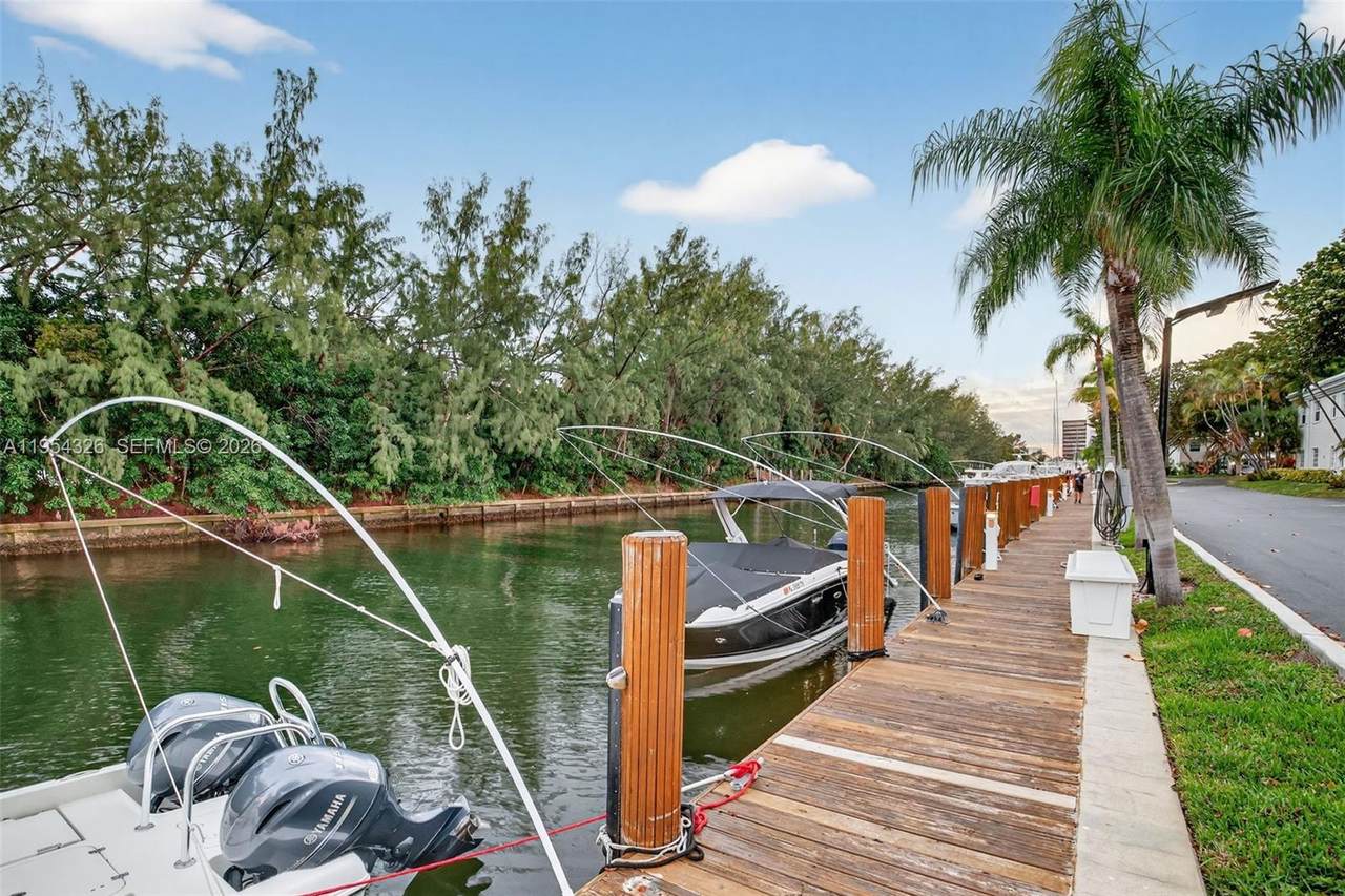 6471 Bay Club Dr - Photo 1