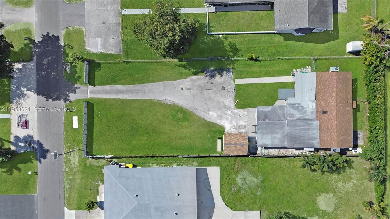 4133 52nd St - Photo 1