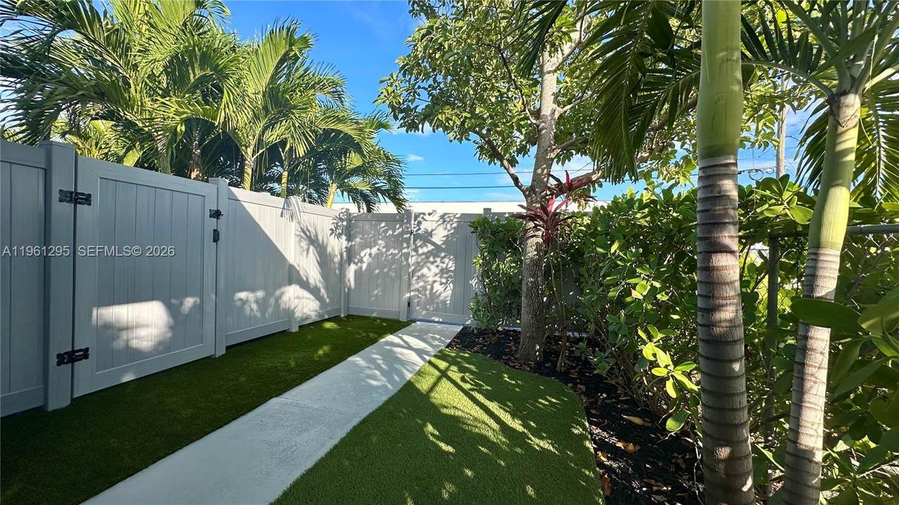 1109 6th Ave - Photo 1