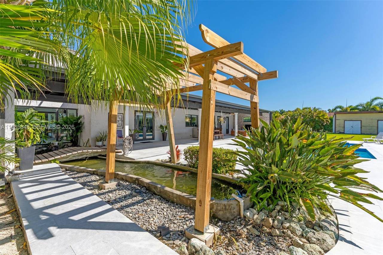 https://bt-photos.global.ssl.fastly.net/miami/1280_boomver_4_A11965846-2.jpg
