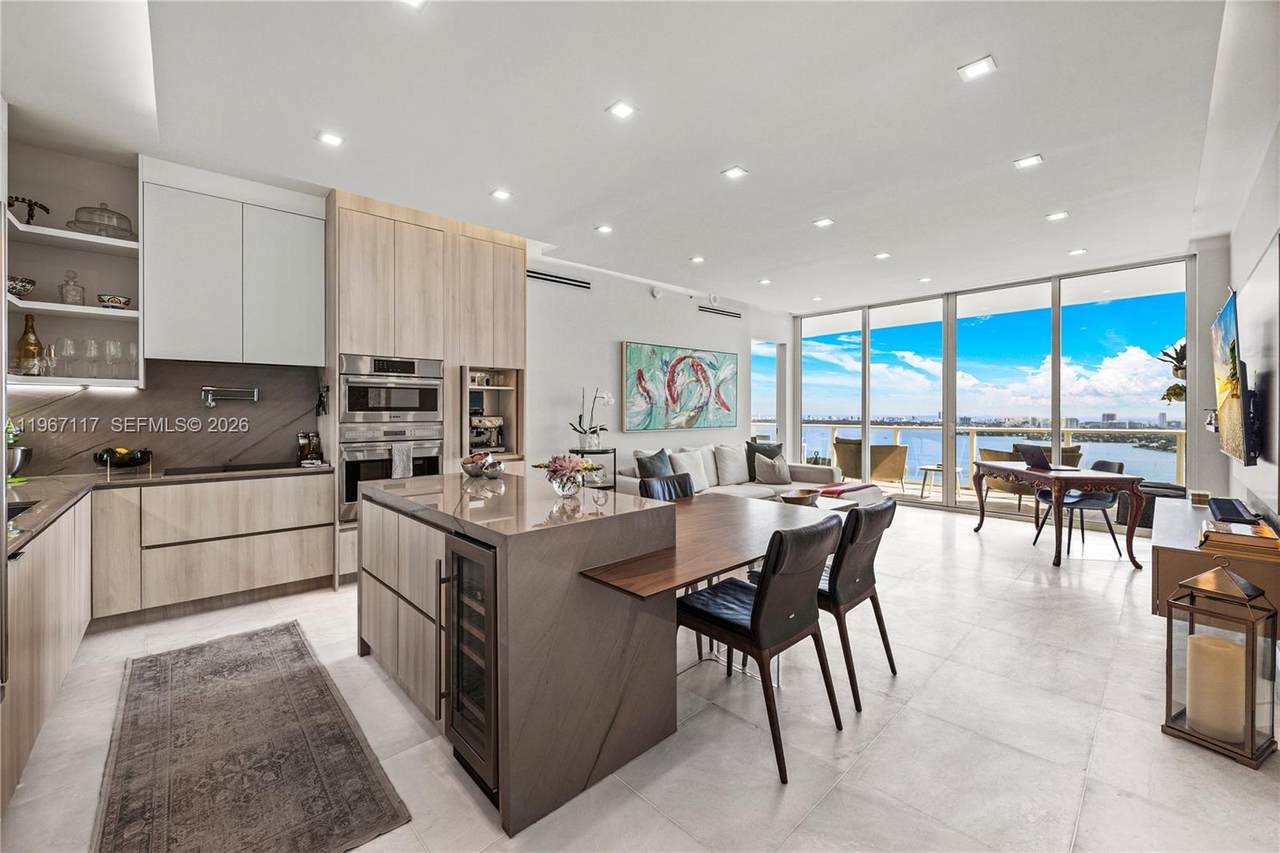 2020 Bayshore Dr - Photo 1