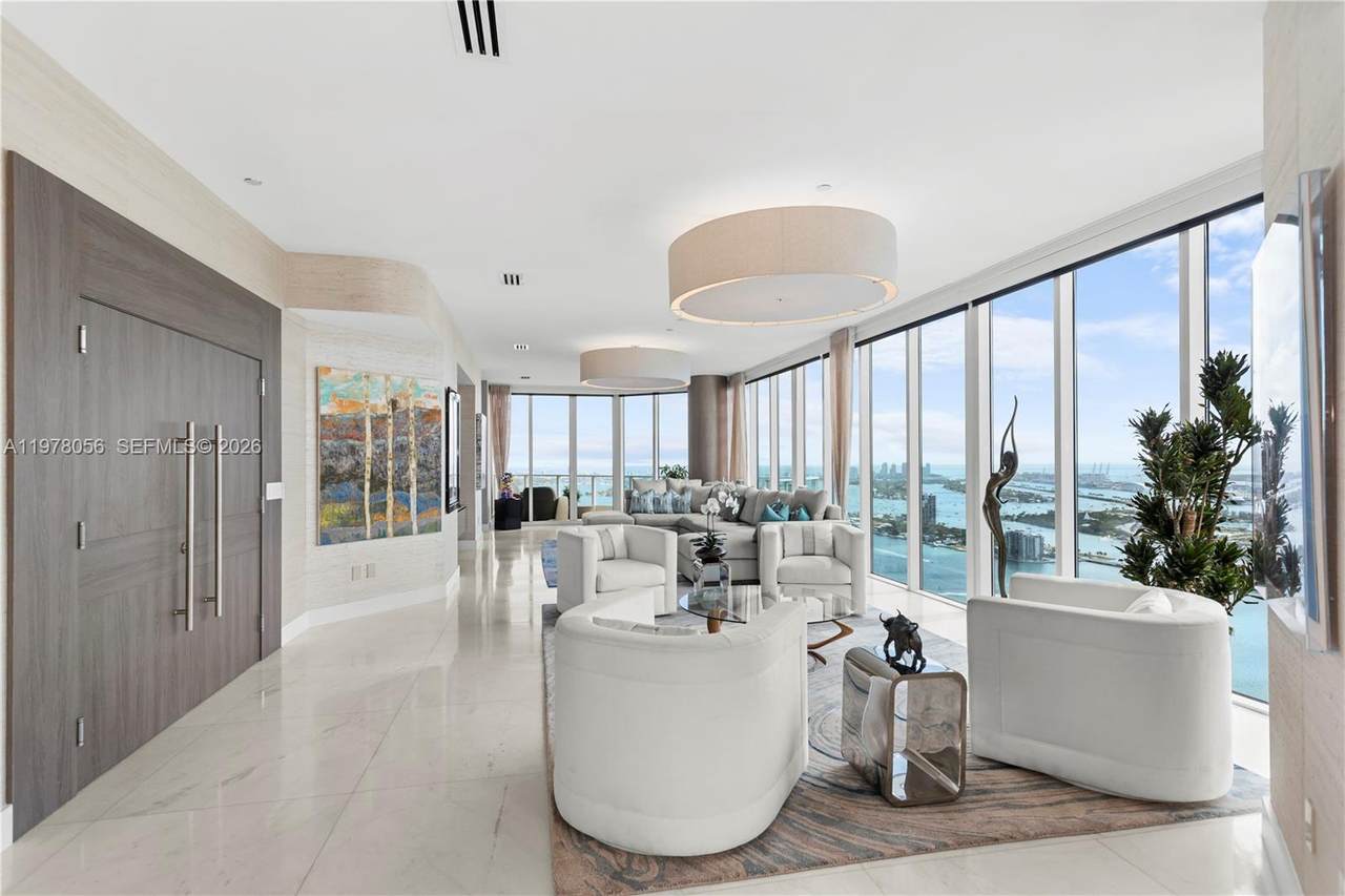 2020 Bayshore Dr - Photo 1