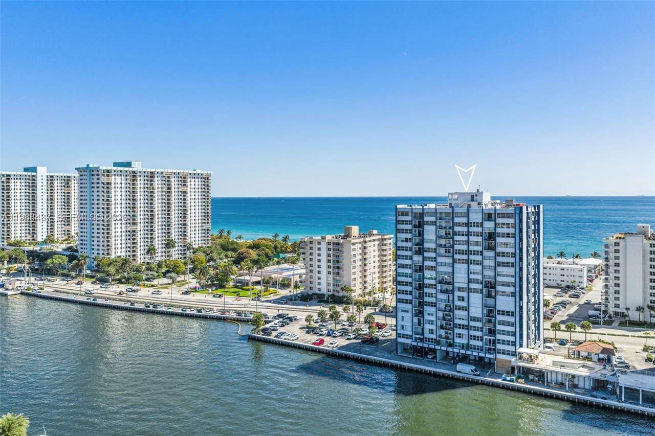 1400 Ocean Dr - Photo 1