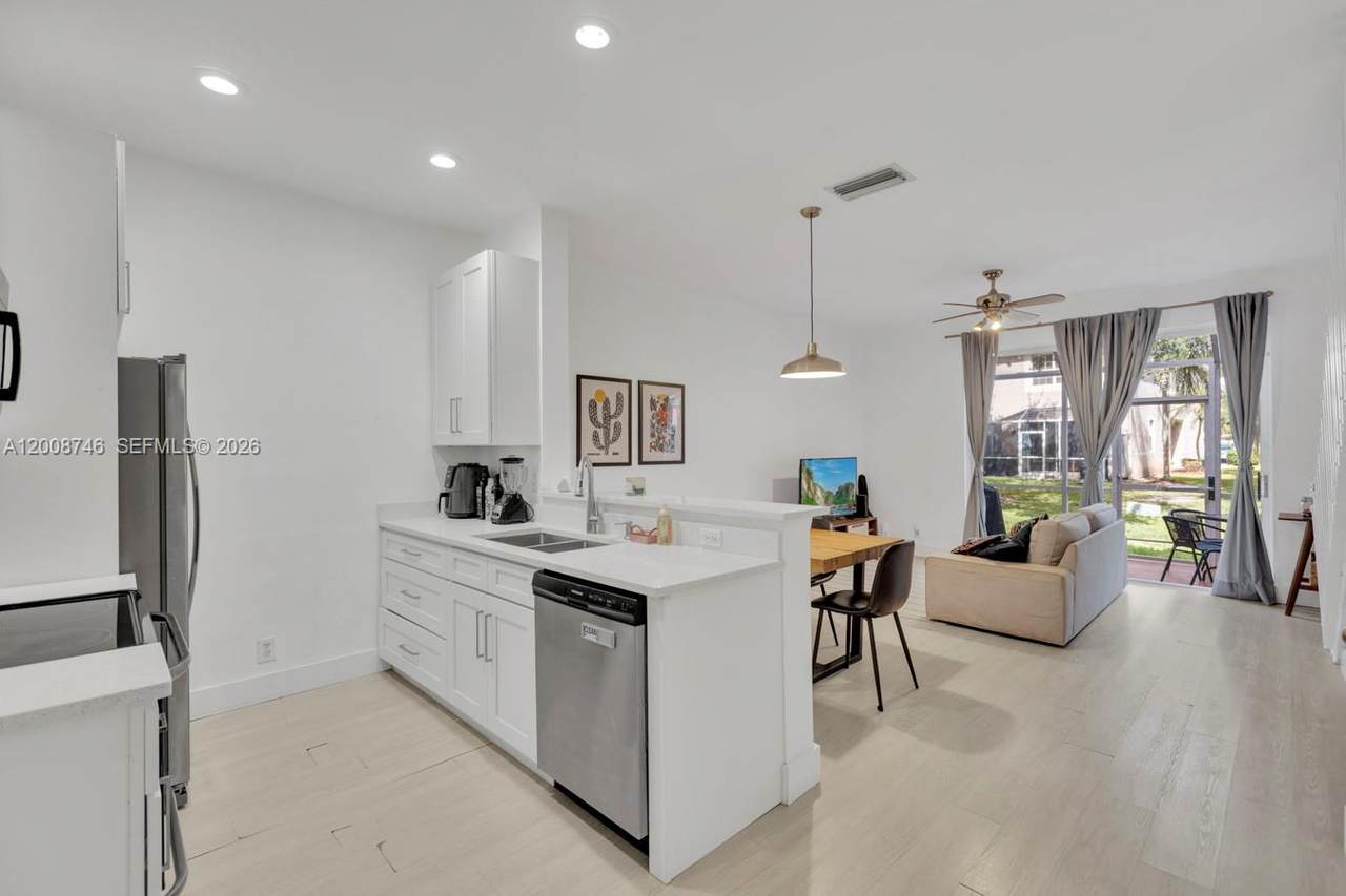 1919 Madeira Dr - Photo 1