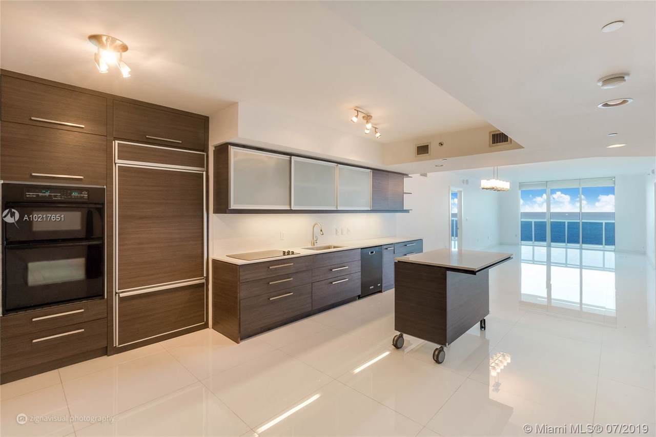 1850 Ocean Dr - Photo 1