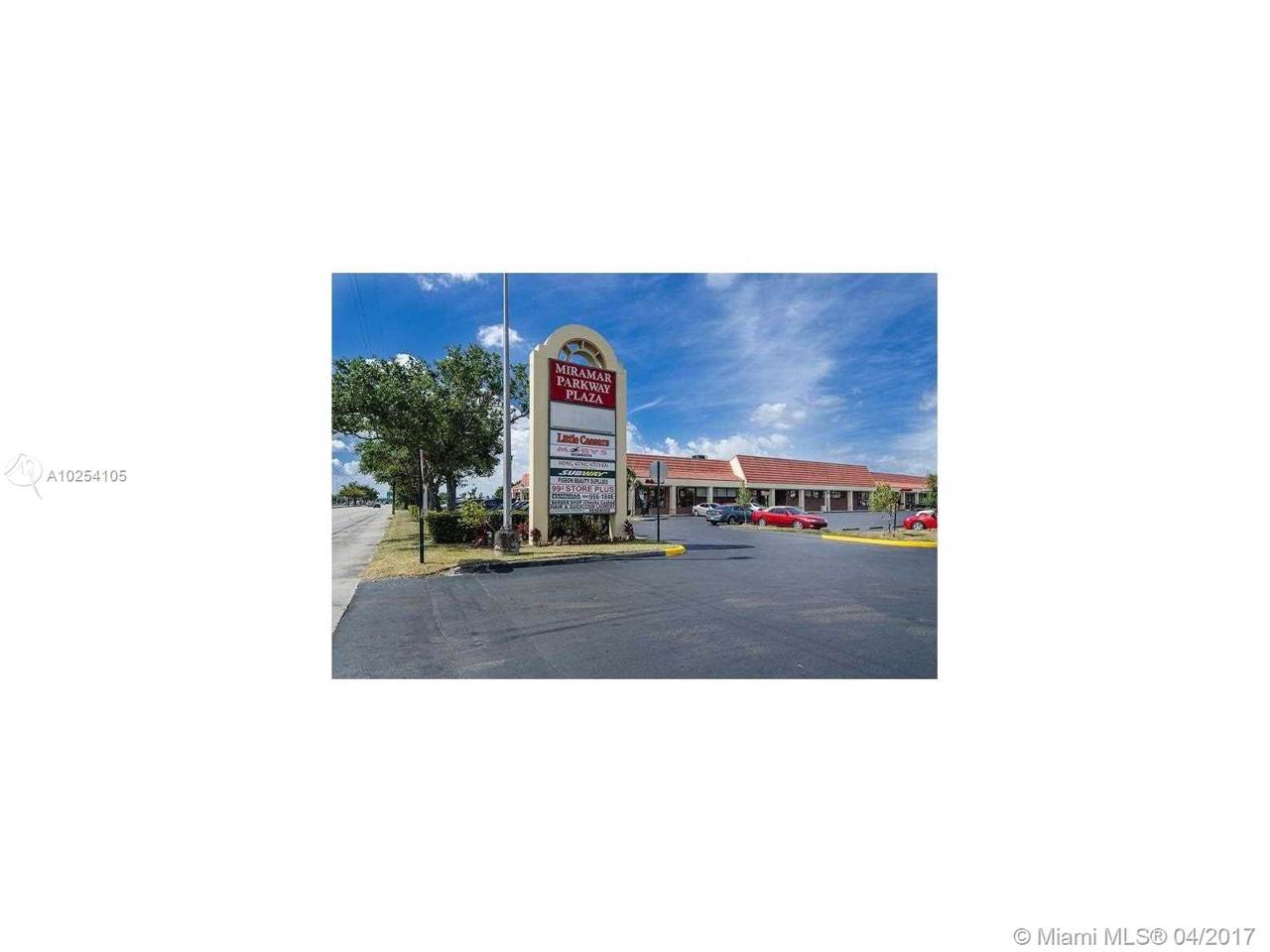 3372 University Dr - Photo 1