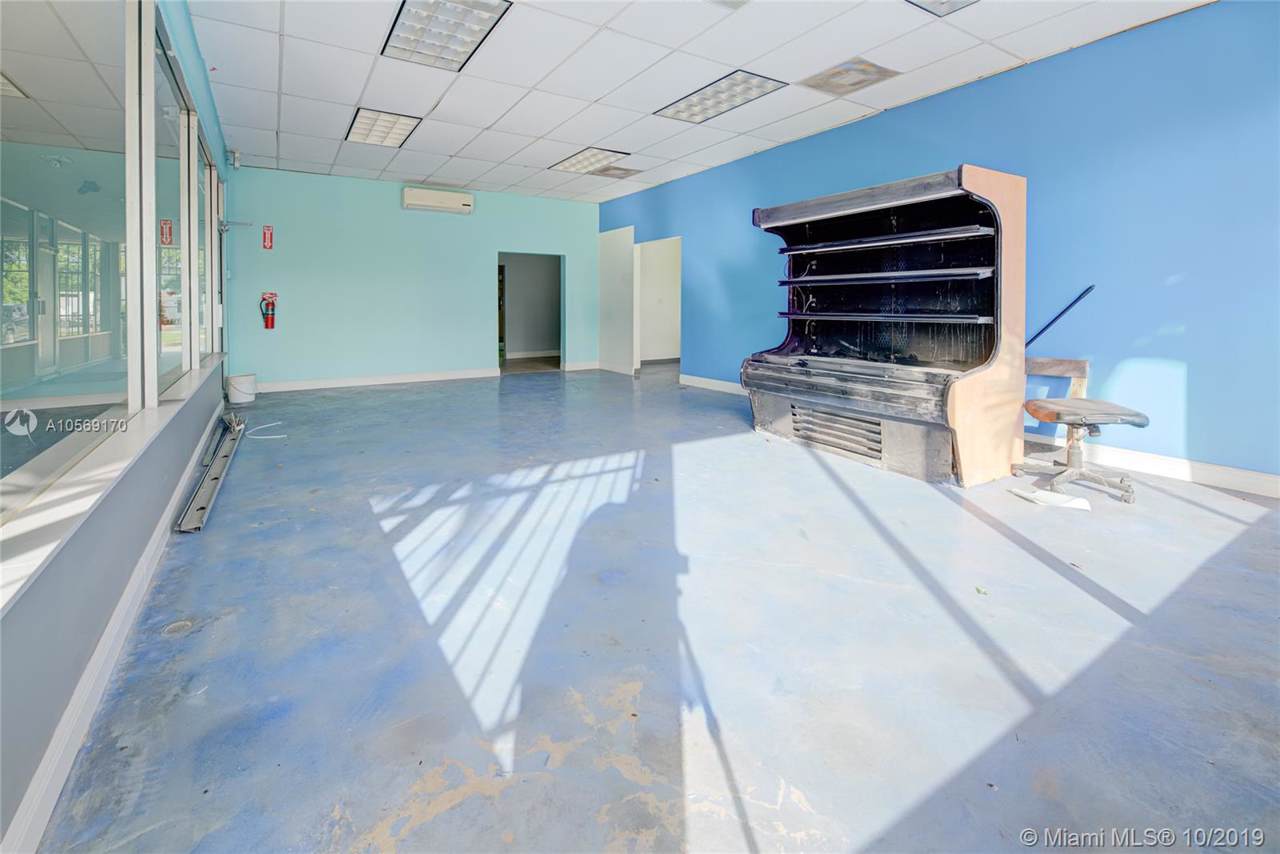 1018 Miami Beach Blvd - Photo 1