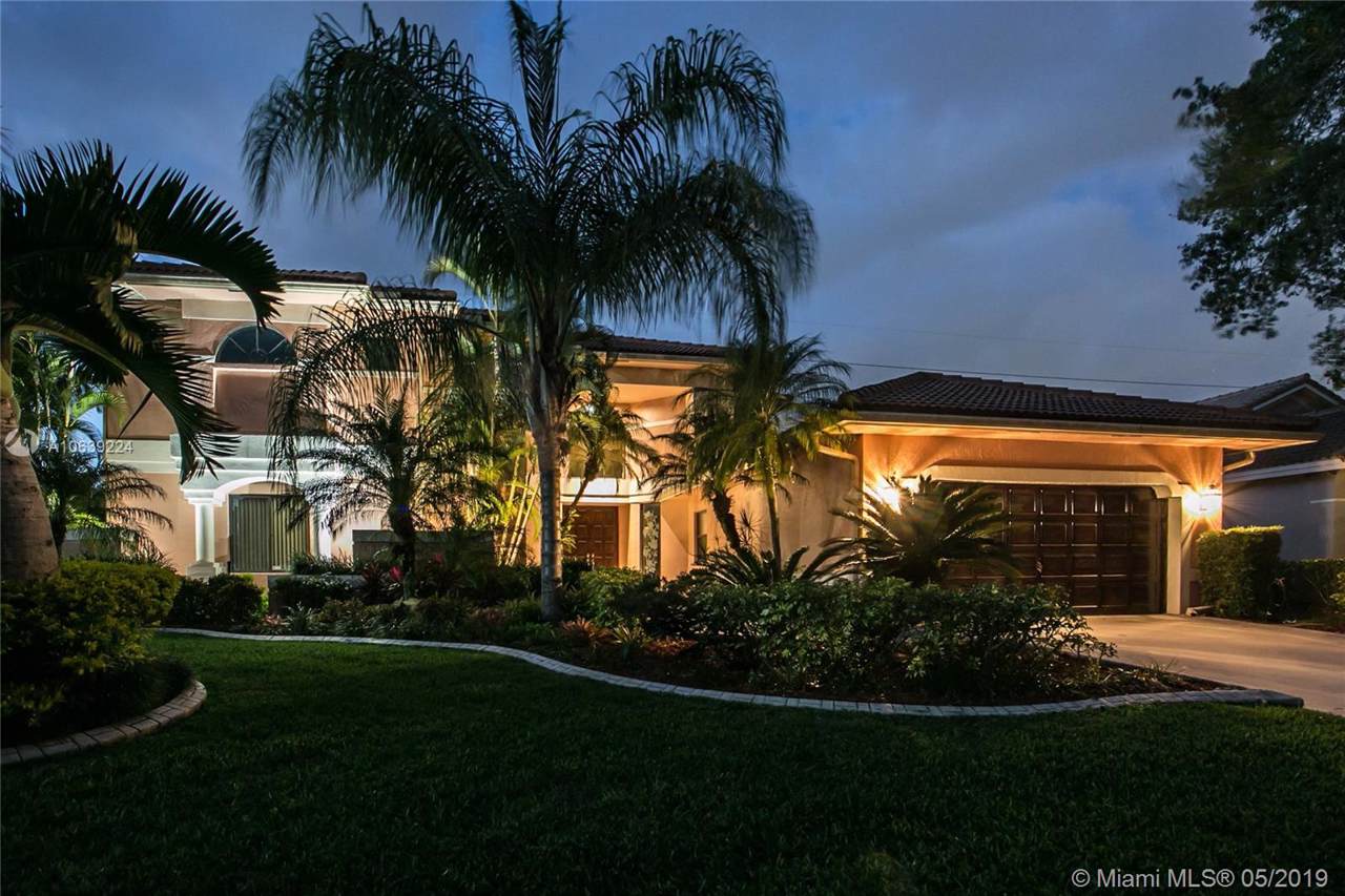 1017 Creekford Dr - Photo 1
