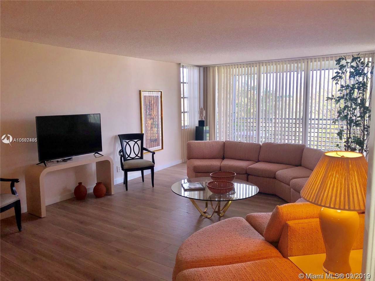 625 Oaks Dr - Photo 1