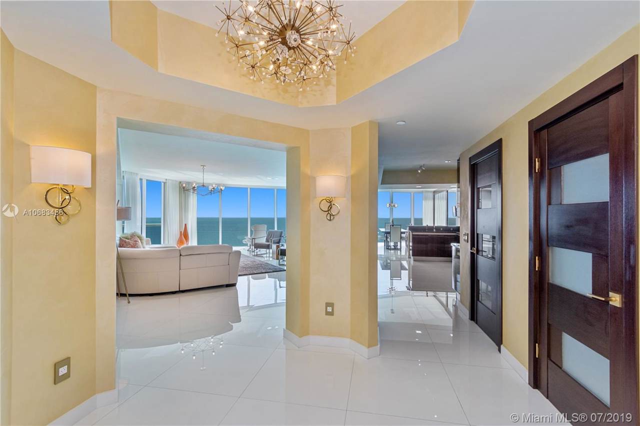 2711 Ocean Dr - Photo 1
