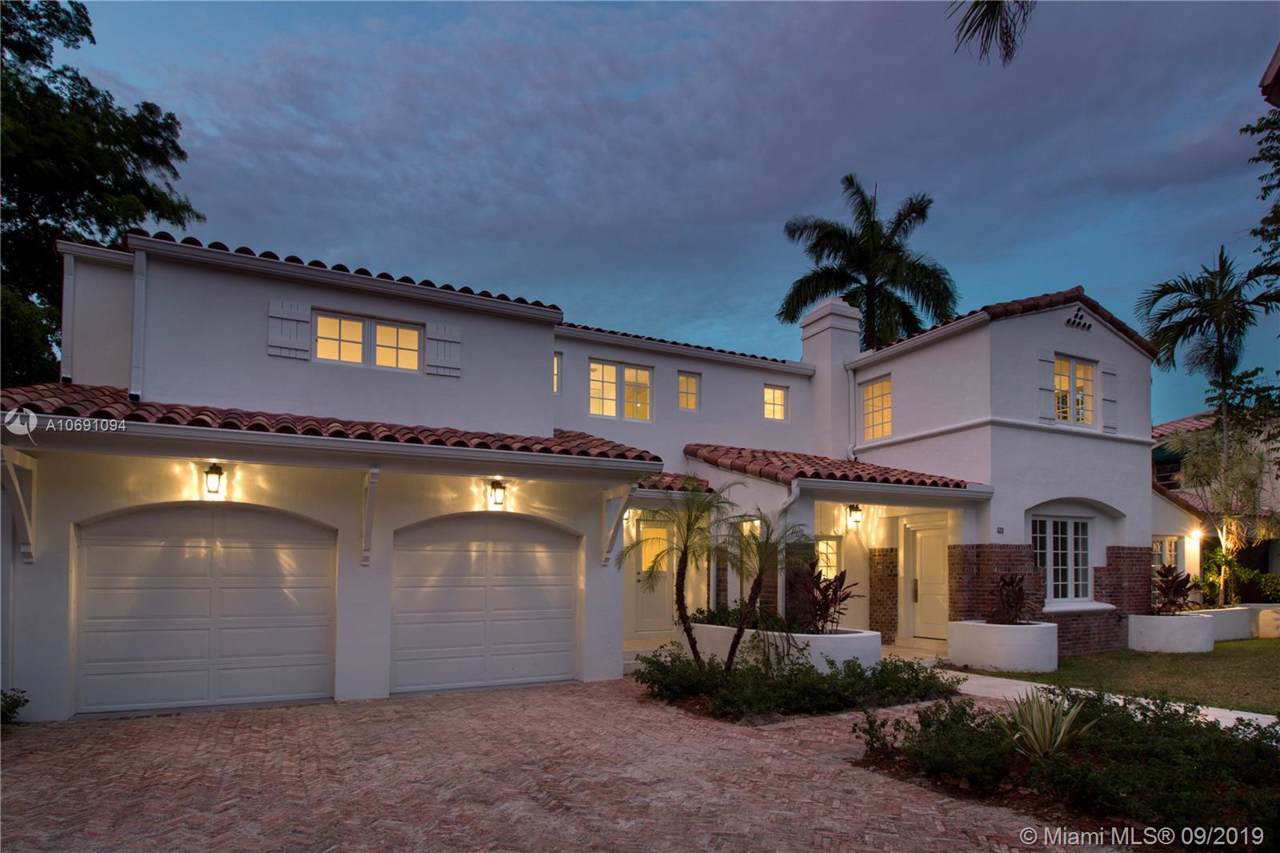 533 Alhambra Cir - Photo 1