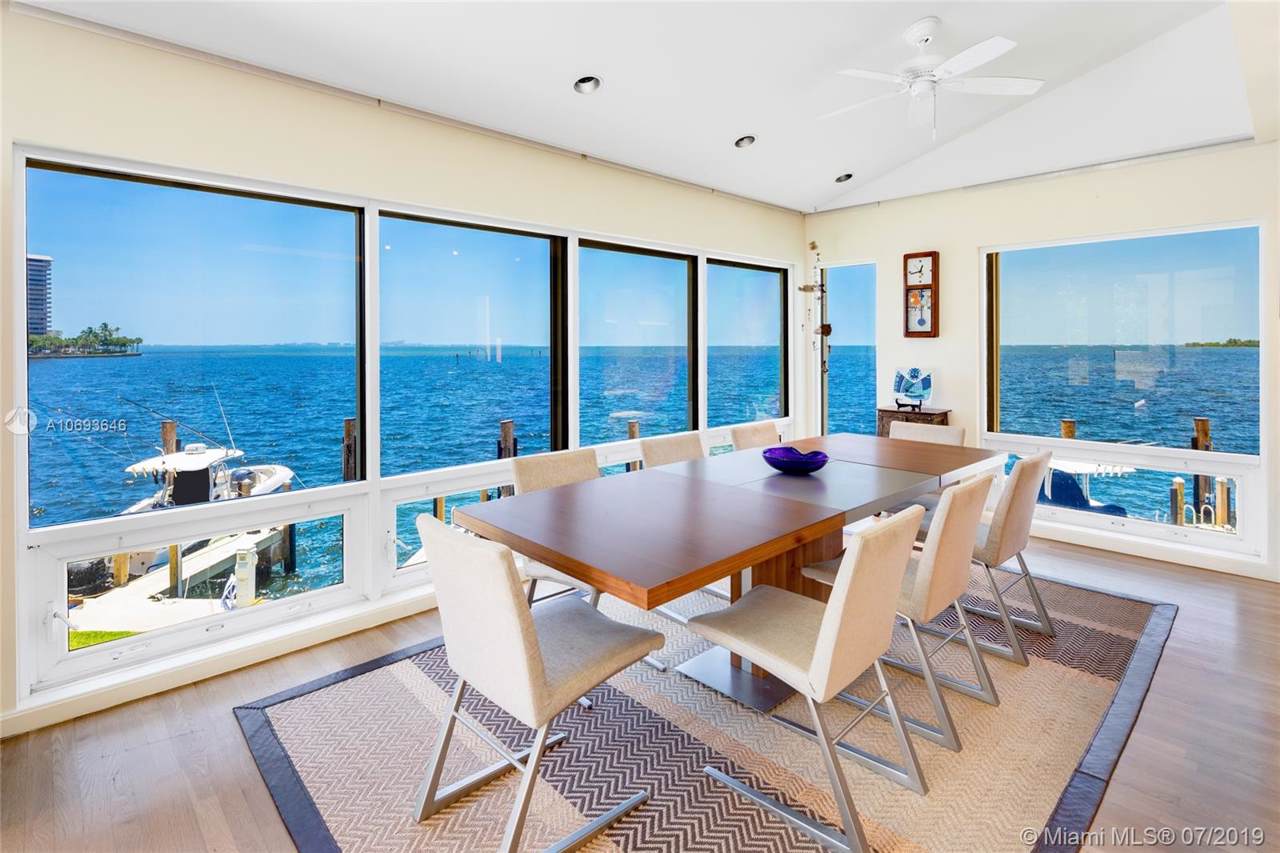 2000 Bayshore Dr - Photo 1