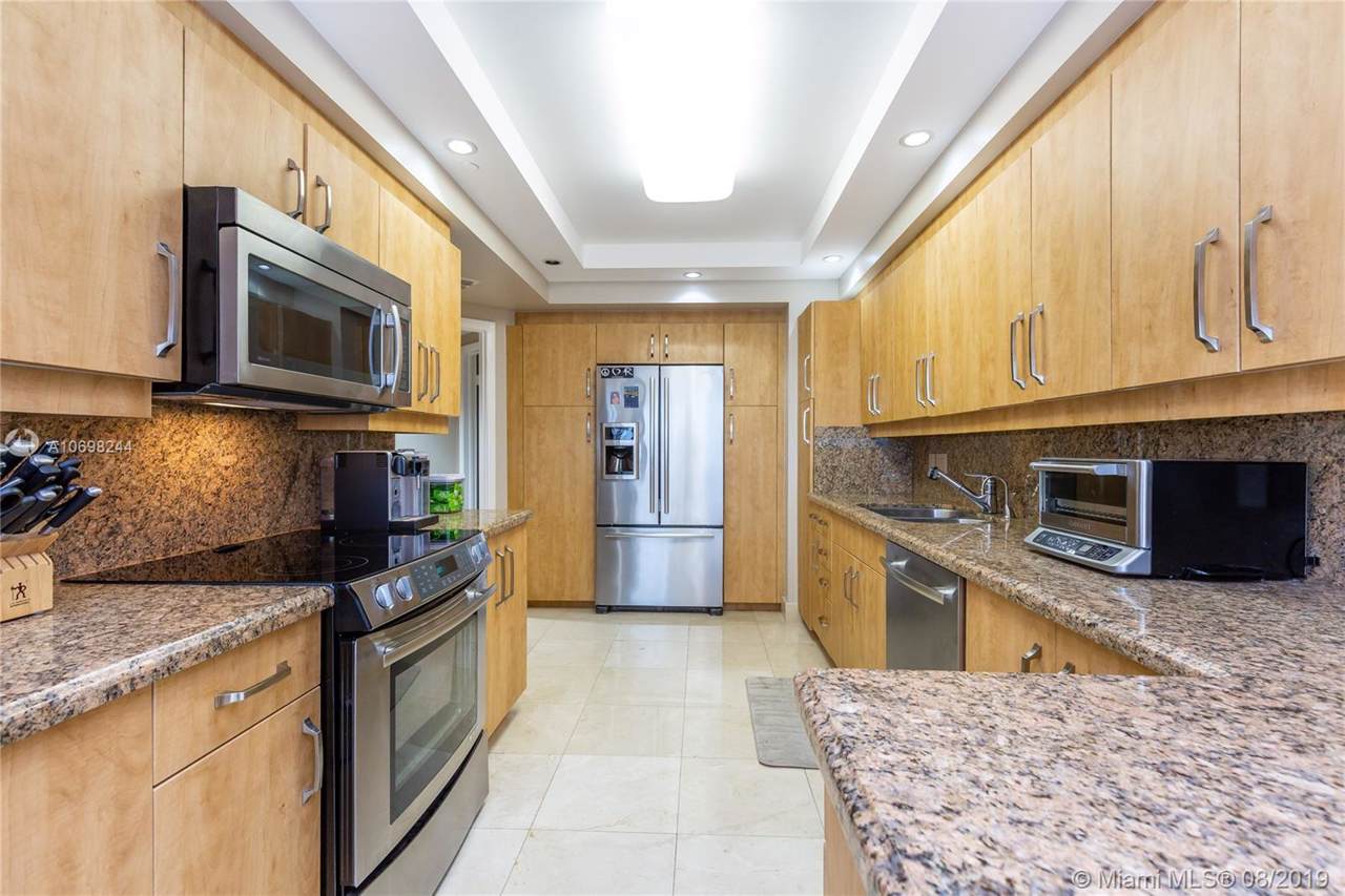 2000 Island Blvd - Photo 1