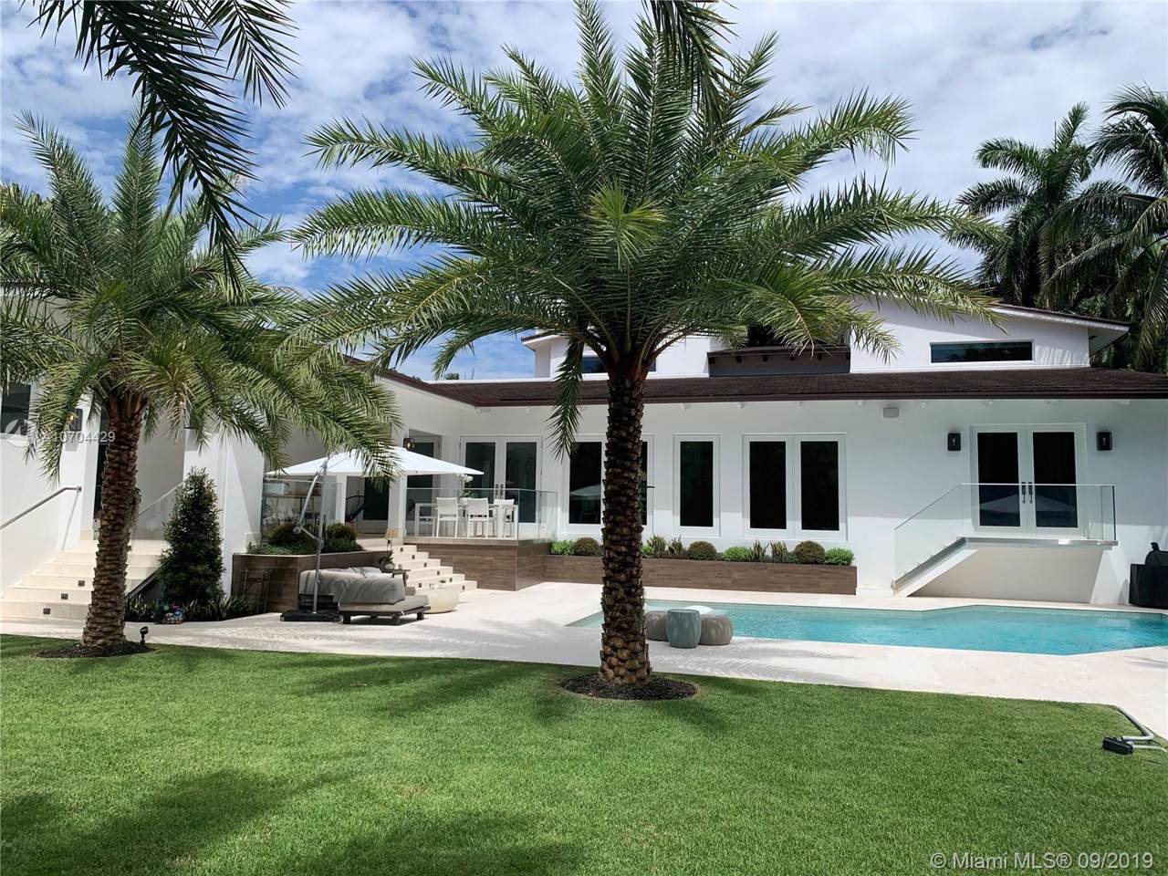 7233 Los Pinos Blvd - Photo 1