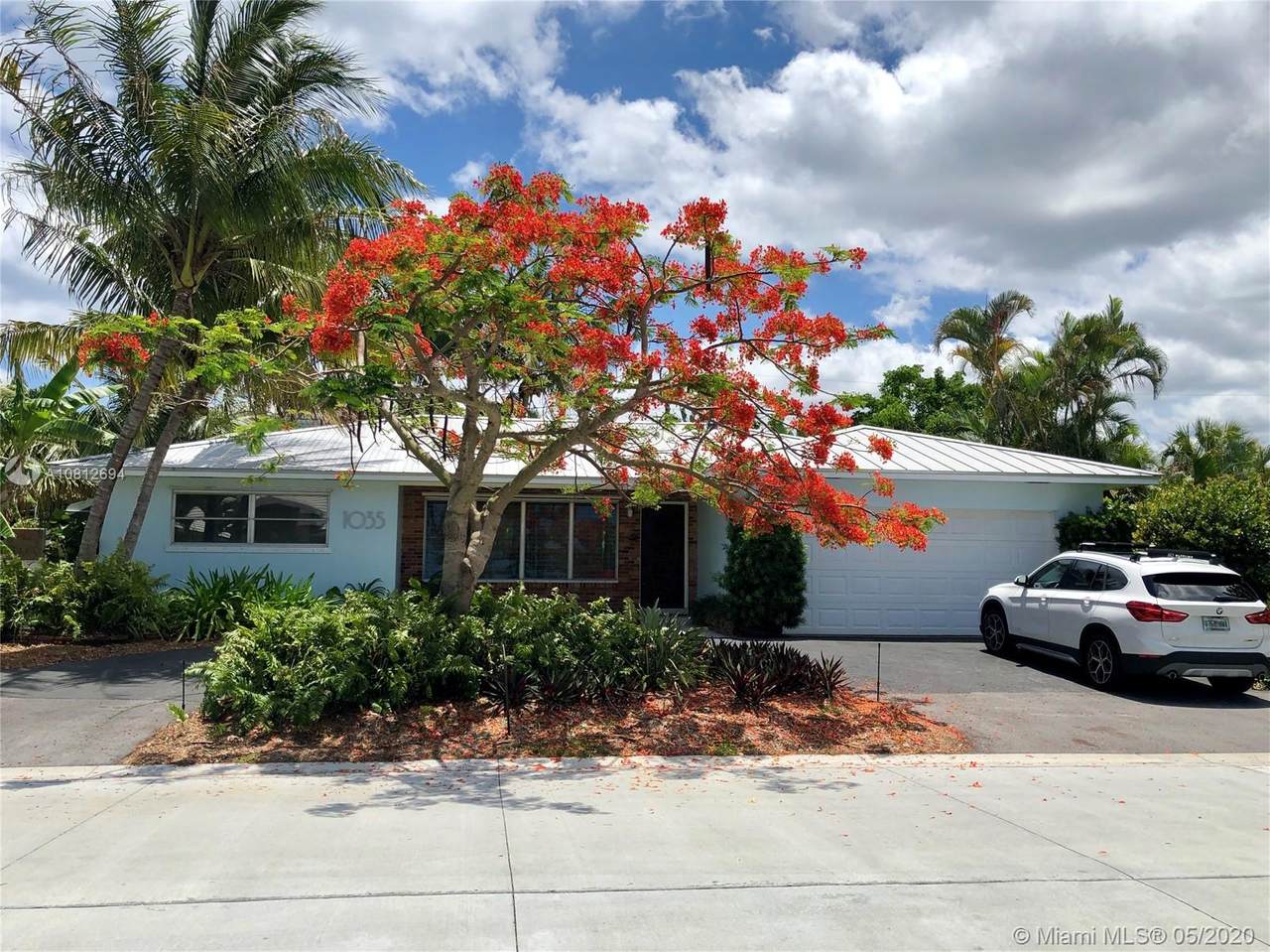 1035 Powell Dr - Photo 1