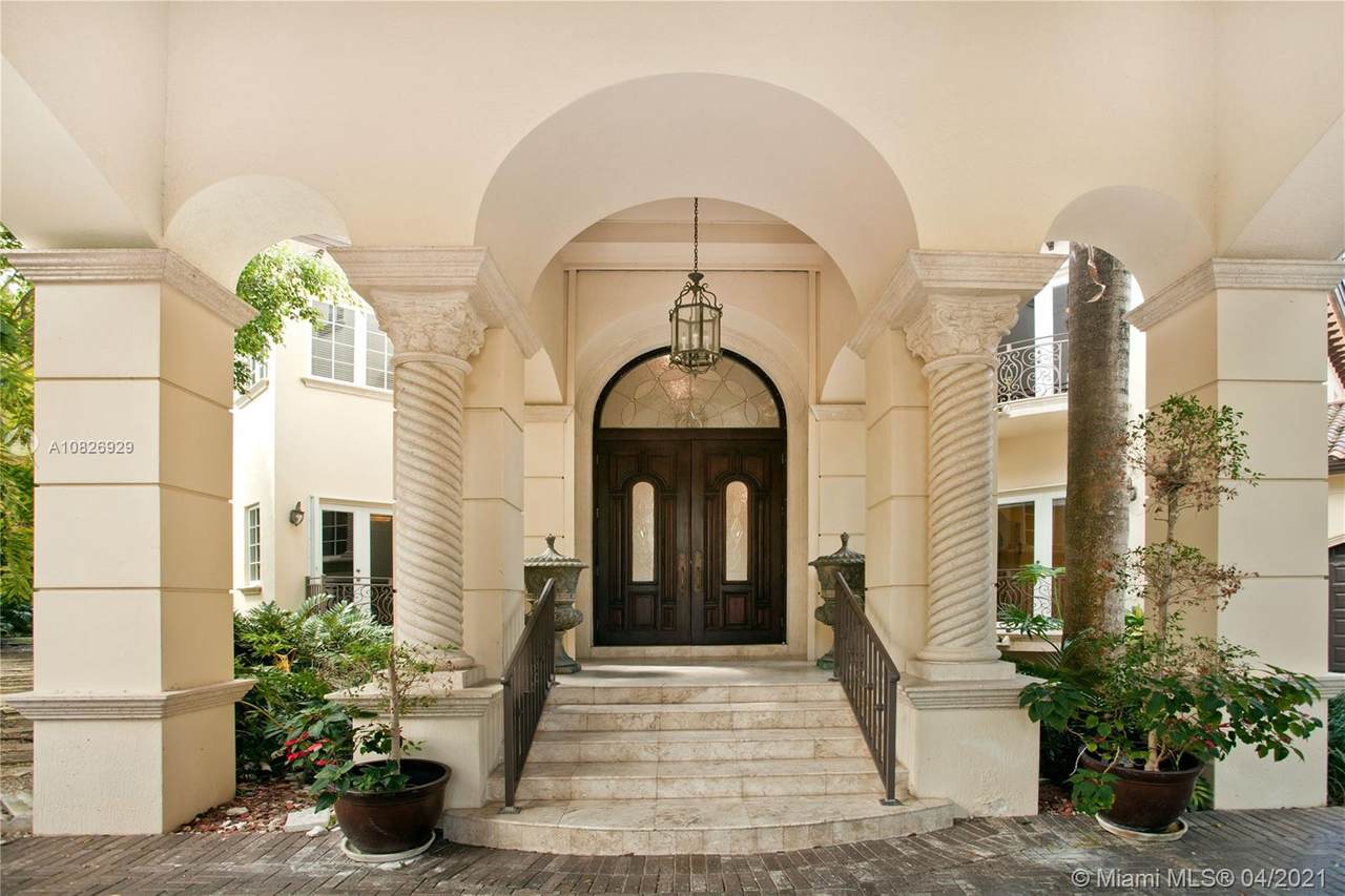 272 Veleros Ct - Photo 1