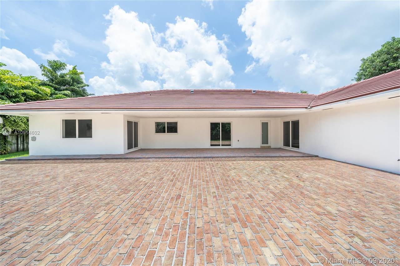 10651 77th Ave - Photo 1