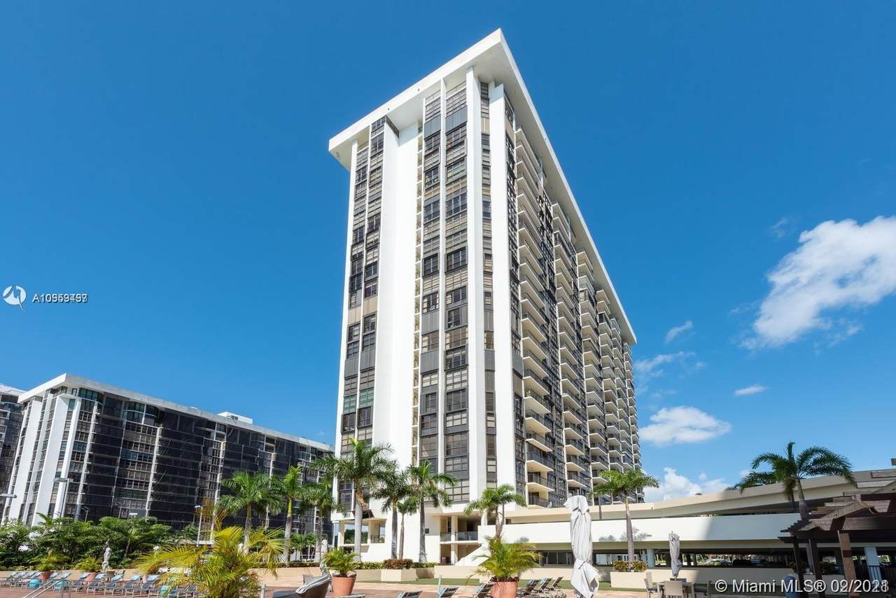 1901 Brickell Ave - Photo 1