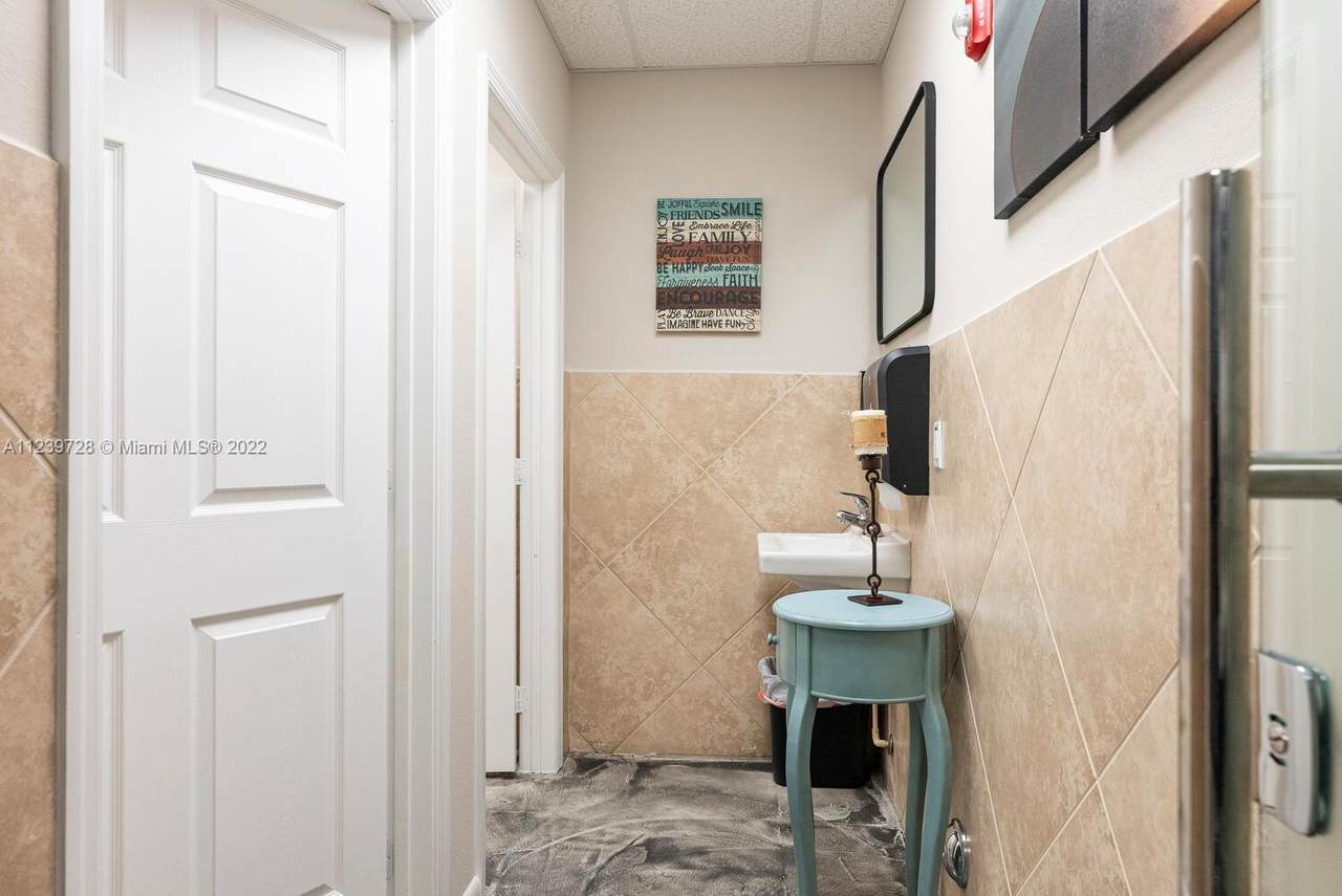 255 3rd Dr - Photo 1