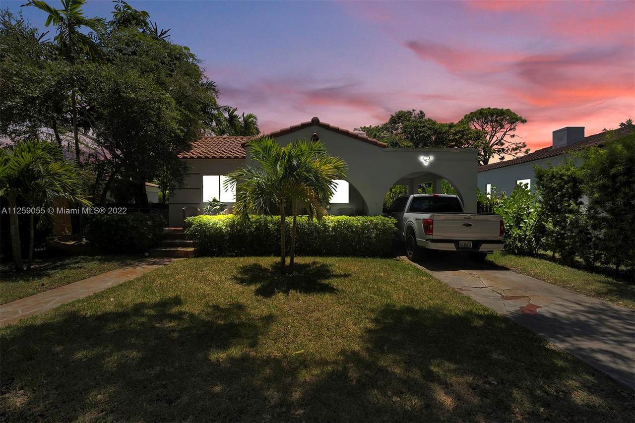 10070 Miami Ave - Photo 1