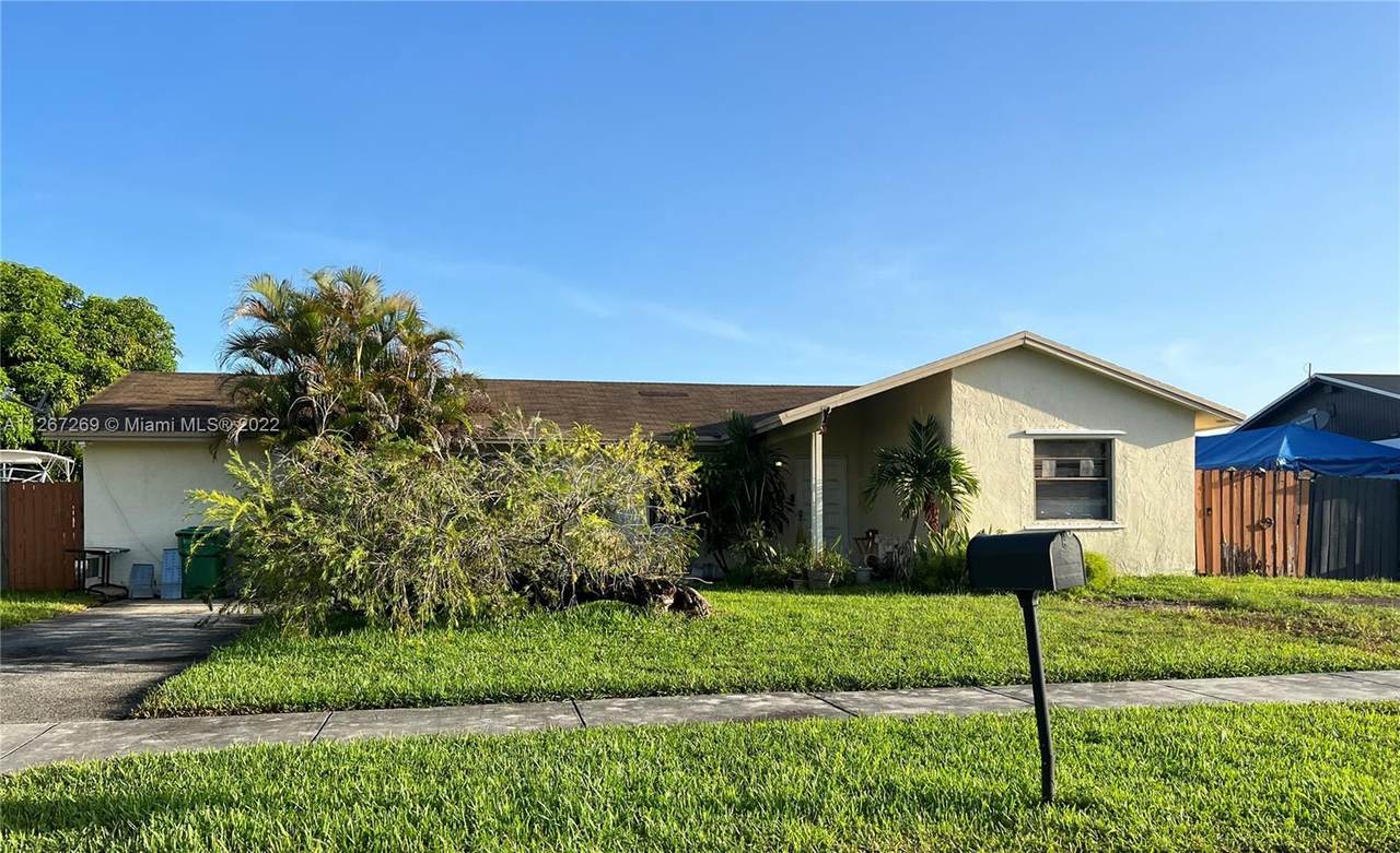 13321 43rd St - Photo 1