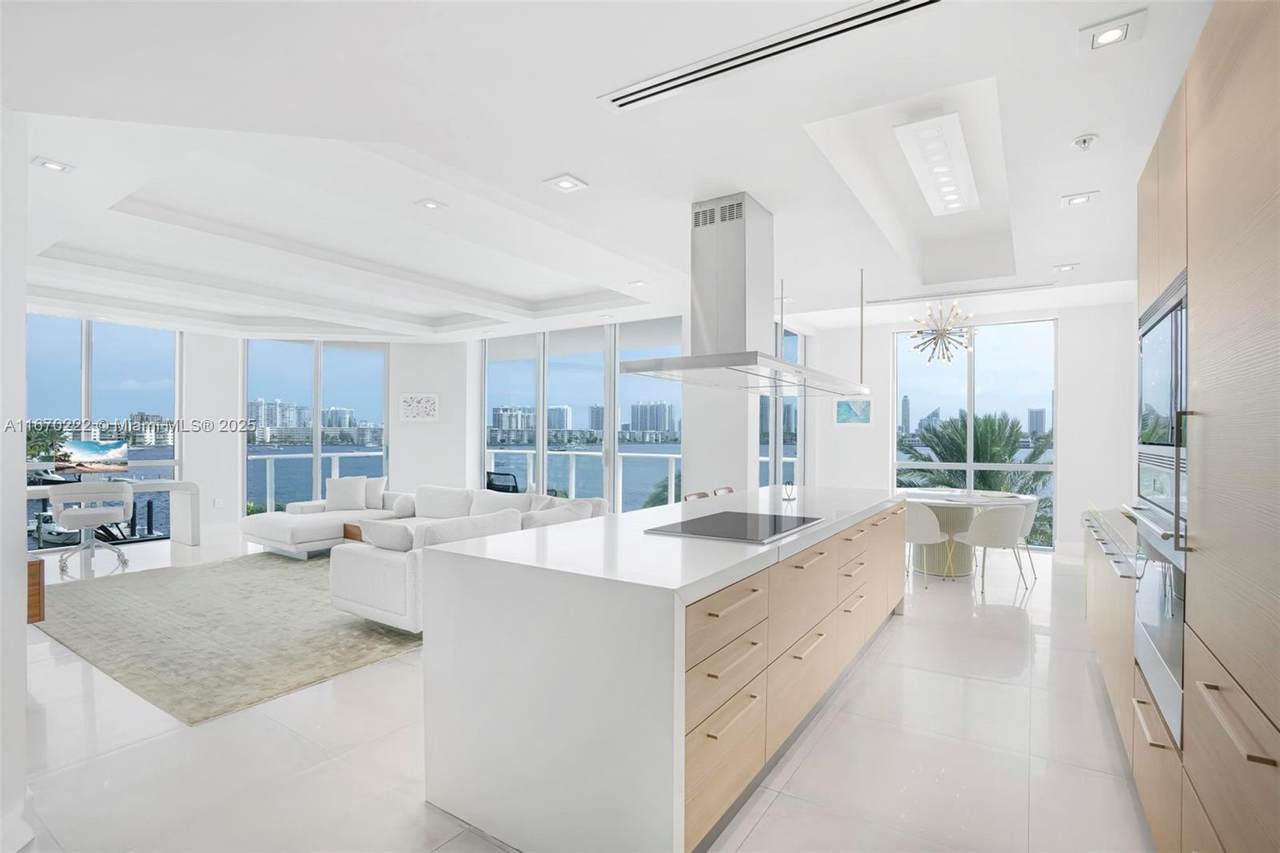 17111 Biscayne Blvd - Photo 1