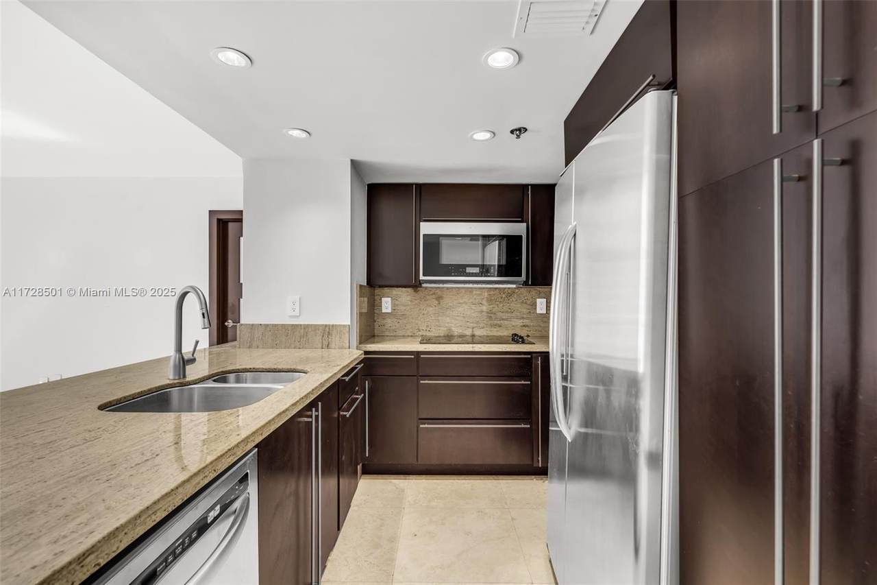 540 Brickell Key Dr - Photo 1