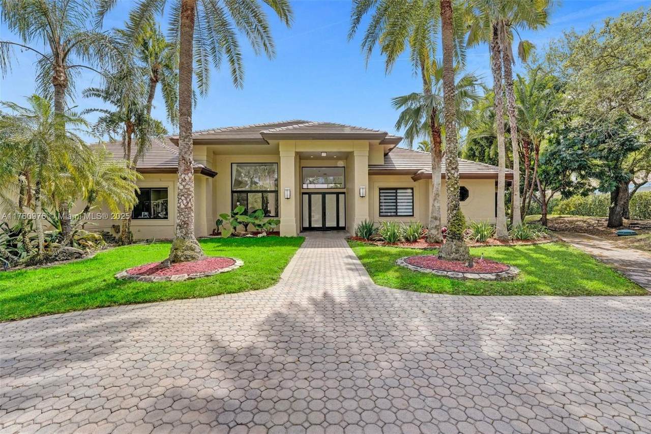 3320 Bridle Path Ln - Photo 1