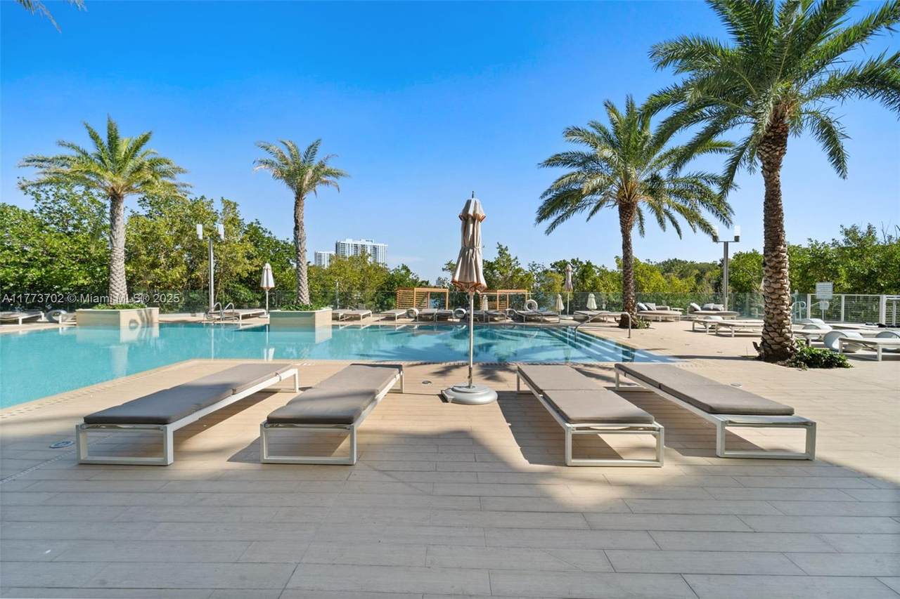 16385 Biscayne Blvd - Photo 1