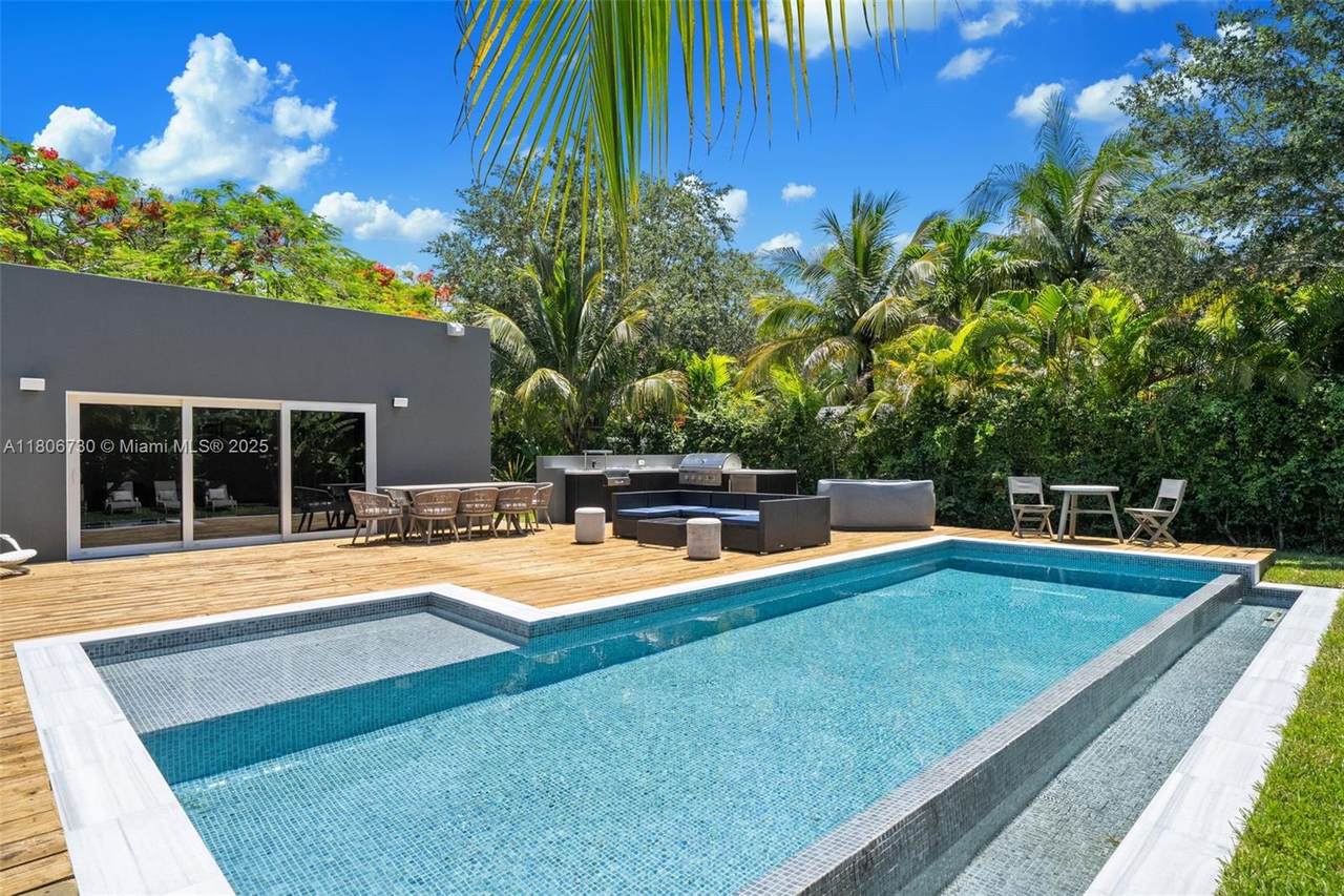 5943 62nd St - Photo 1