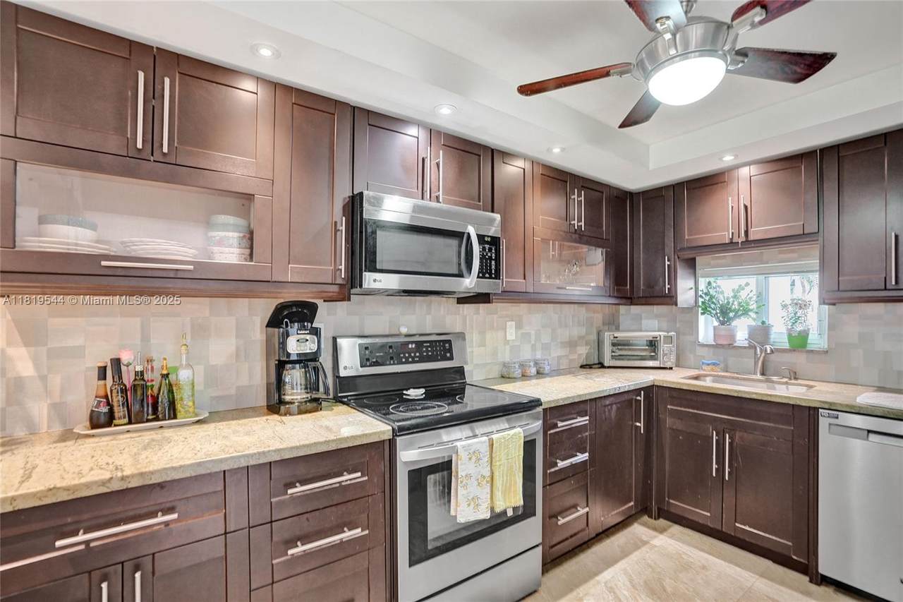 9410 Hollybrook Lake Dr - Photo 1