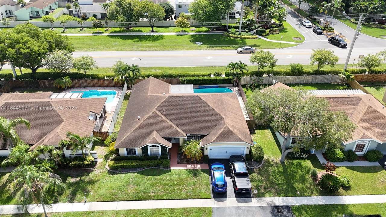 938 149th Ter - Photo 1